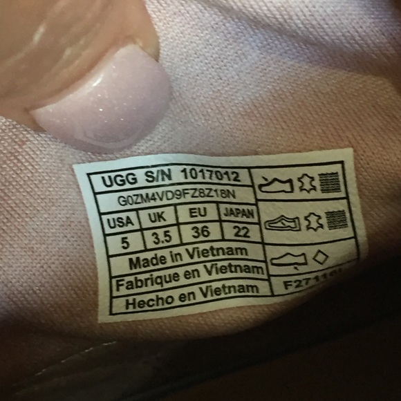 π΅UGG Ankle Boot Islay Super Soft Leather Sneaker Sz 5 - Picture 7 of 7